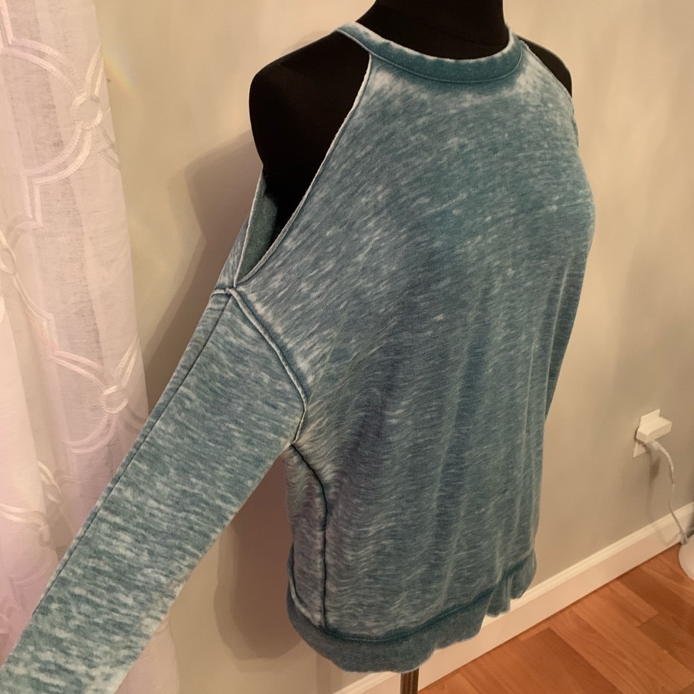 Blue cold shoulder long sleeve